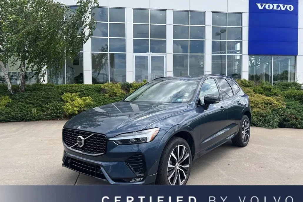 2023 Volvo XC60 B5 Plus photo 1