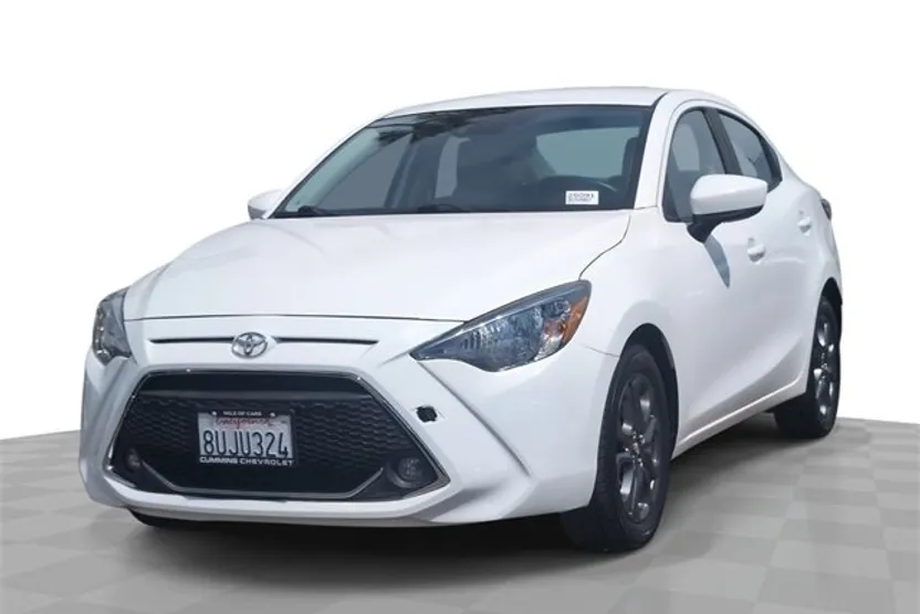 2019 Toyota Yaris LE photo 1