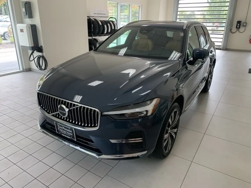 2022 Volvo XC60 B5 Inscription photo 1