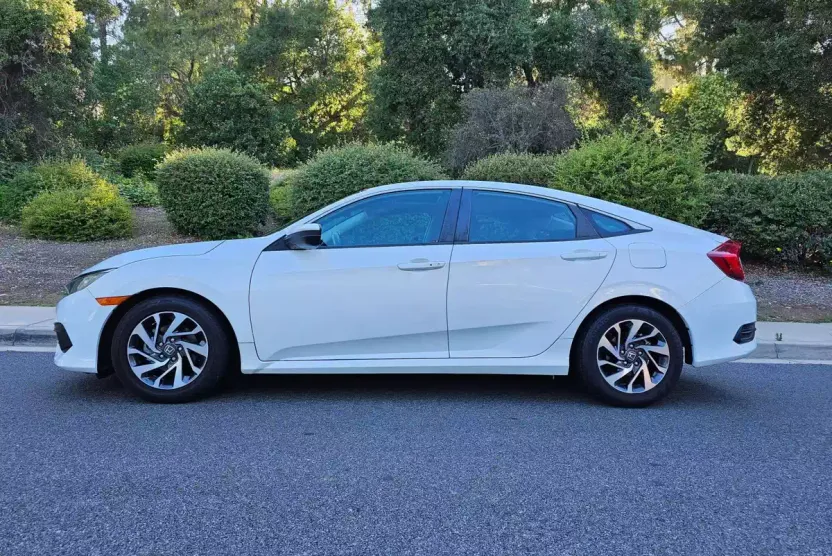 2017 Honda Civic EX photo 1