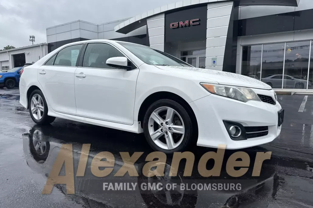 2014 Toyota Camry SE photo 1