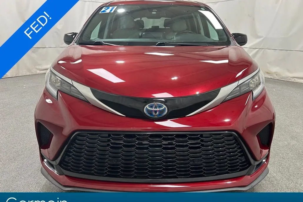 2021 Toyota Sienna XSE photo 1