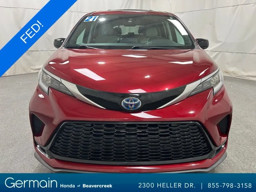 2021 Toyota Sienna XSE photo 1