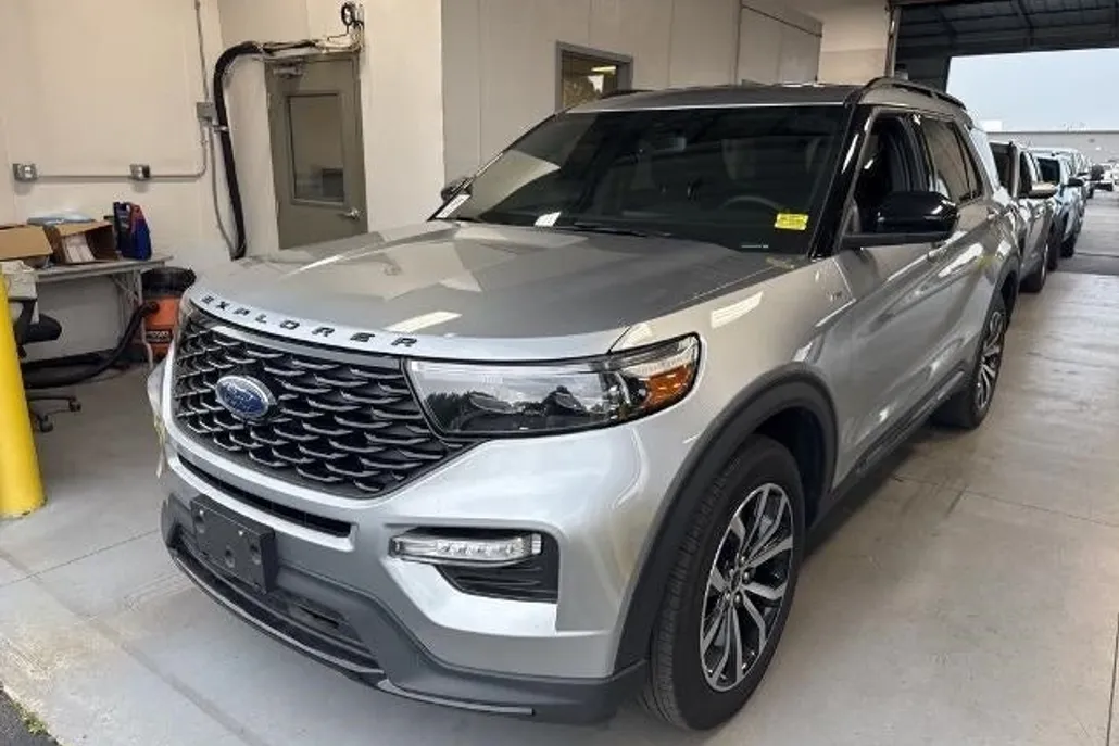 2023 Ford Explorer ST-Line photo 1