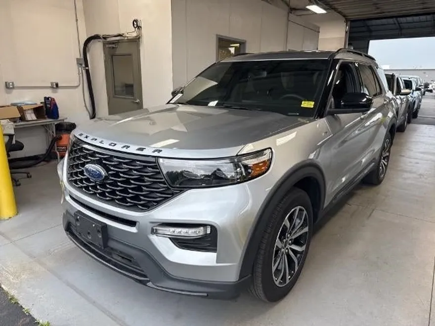 2023 Ford Explorer ST-Line photo 1