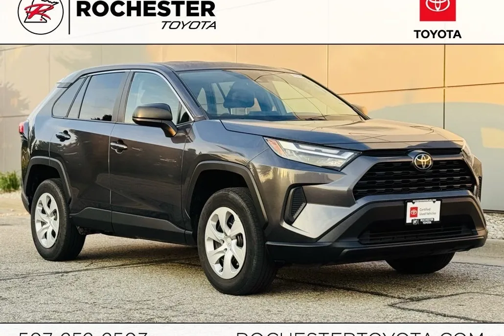 2024 Toyota RAV4 LE photo 1