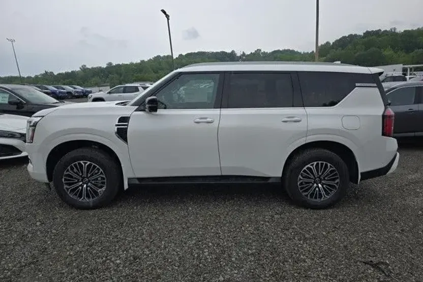 2025 Nissan Armada SL photo 1