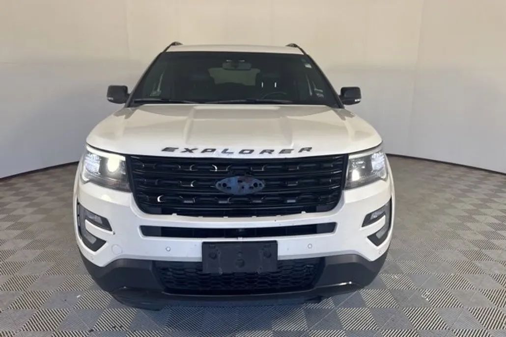 2017 Ford Explorer Sport photo 1