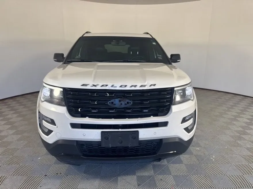 2017 Ford Explorer Sport photo 1