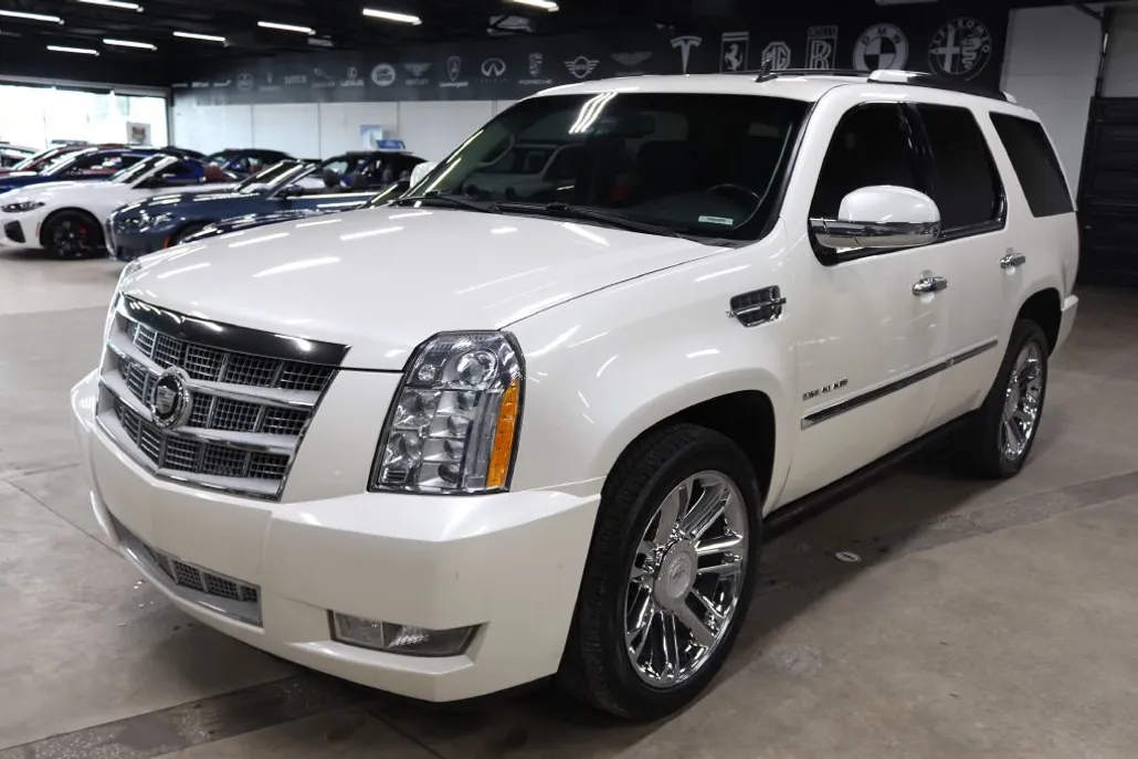 2011 Cadillac Escalade Platinum photo 1