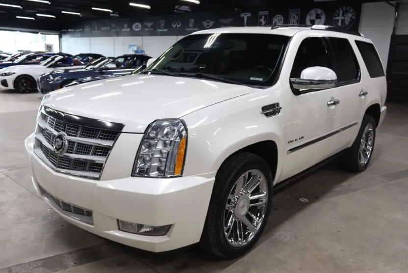 2011 Cadillac Escalade Platinum photo 1