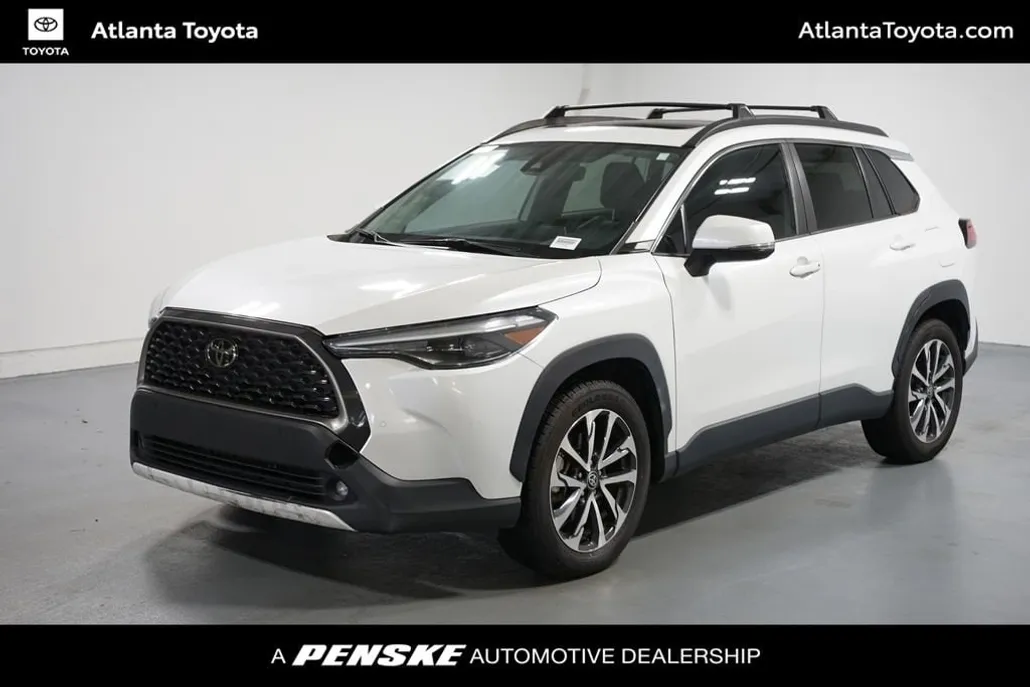2022 Toyota Corolla Cross XLE photo 1