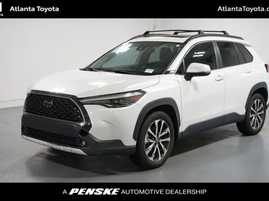 2022 Toyota Corolla Cross XLE photo 1