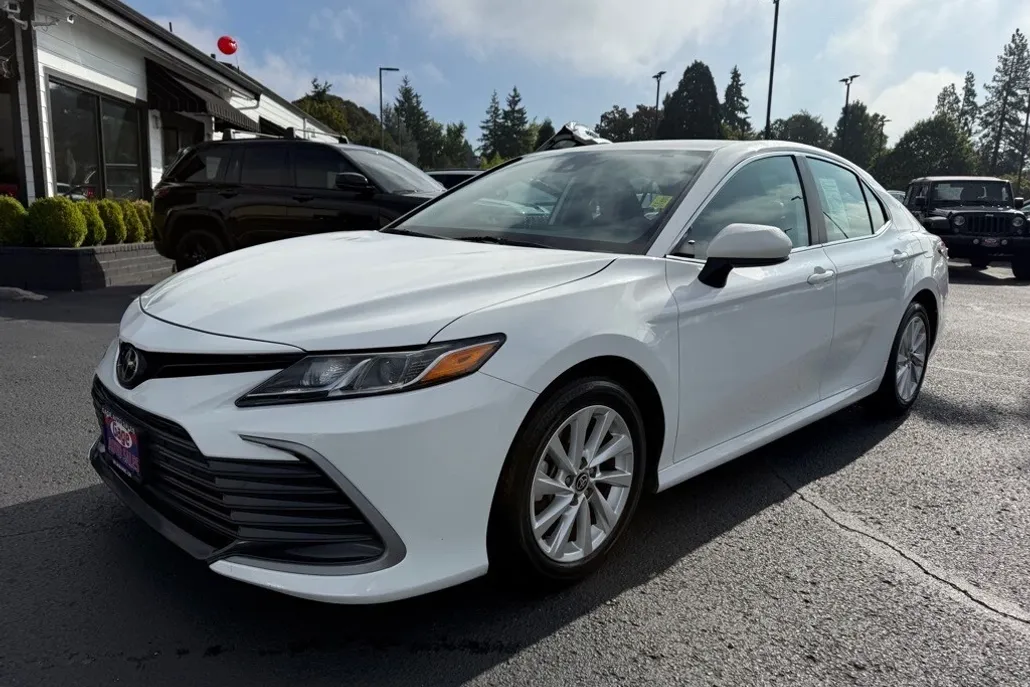 2024 Toyota Camry LE photo 1