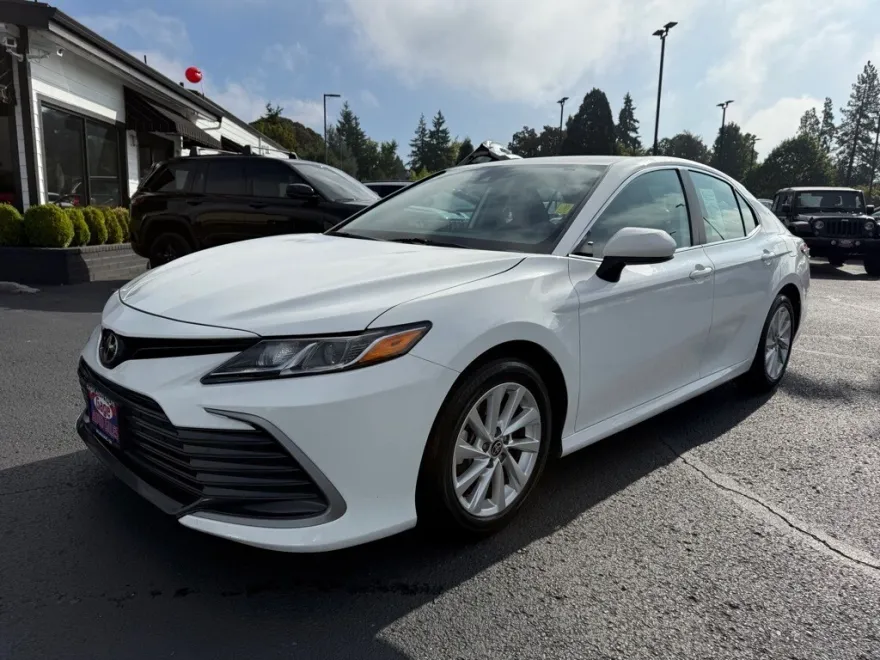 2024 Toyota Camry LE photo 1