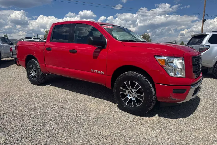 2022 Nissan Titan SV photo 1