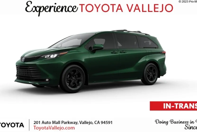 2025 Toyota Sienna Woodland Edition photo 1