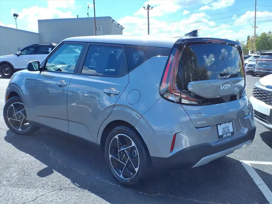 2023 Kia Soul EX photo 1