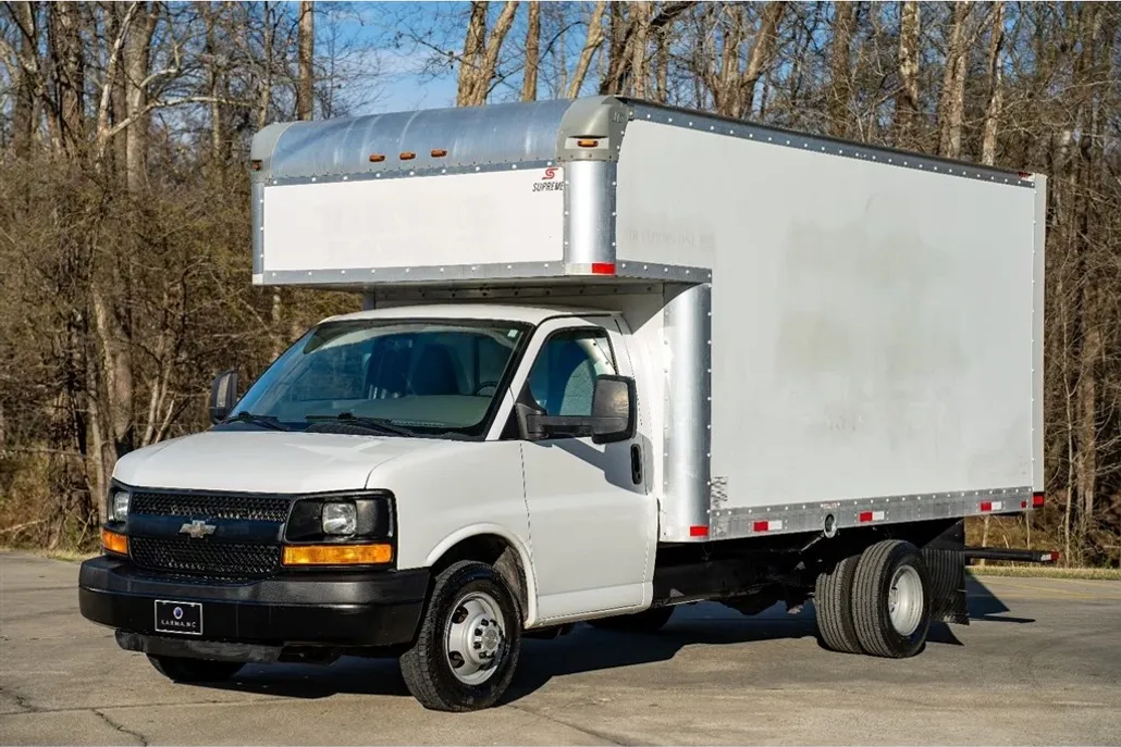 2016 Chevrolet Express photo 1