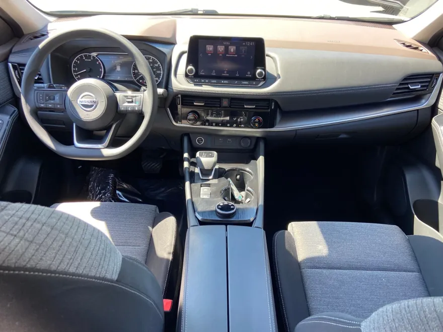 2021 Nissan Rogue SV photo 1