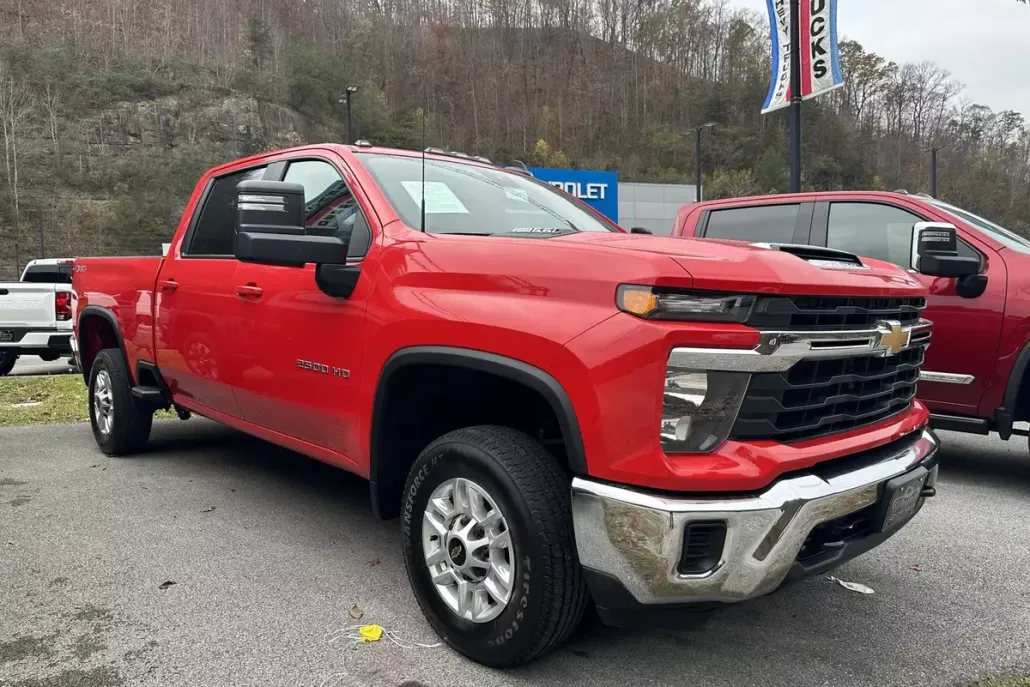 2024 Chevrolet Silverado 2500HD LT photo 1