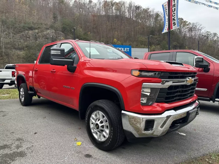 2024 Chevrolet Silverado 2500HD LT photo 1