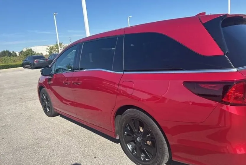 2023 Honda Odyssey Sport photo 1