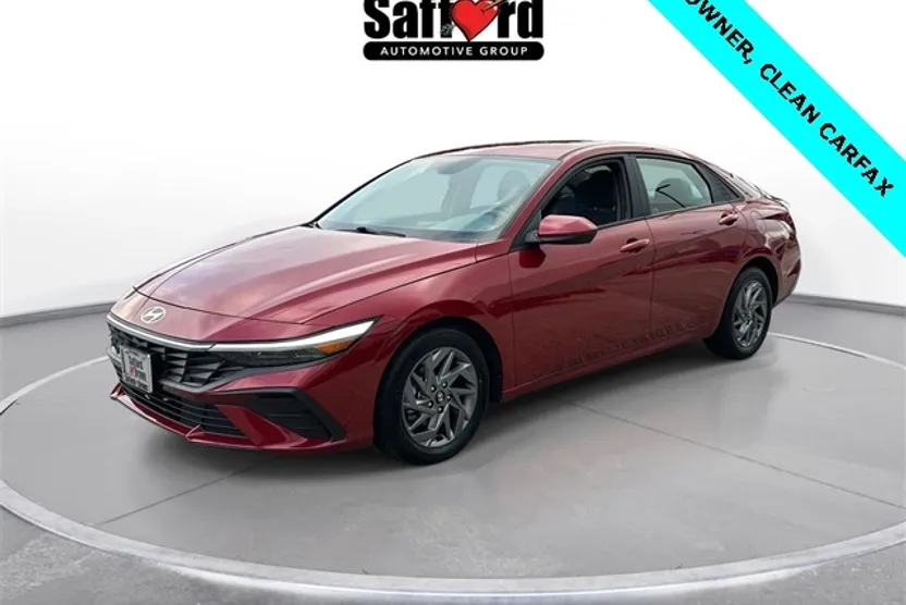 2024 Hyundai Elantra SEL photo 1