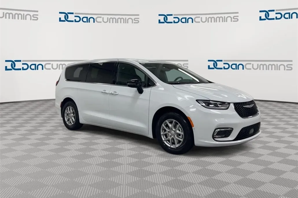 2026 Chrysler Pacifica photo 1