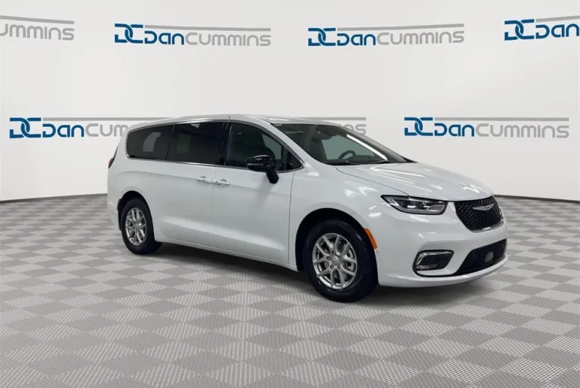 2026 Chrysler Pacifica photo 1