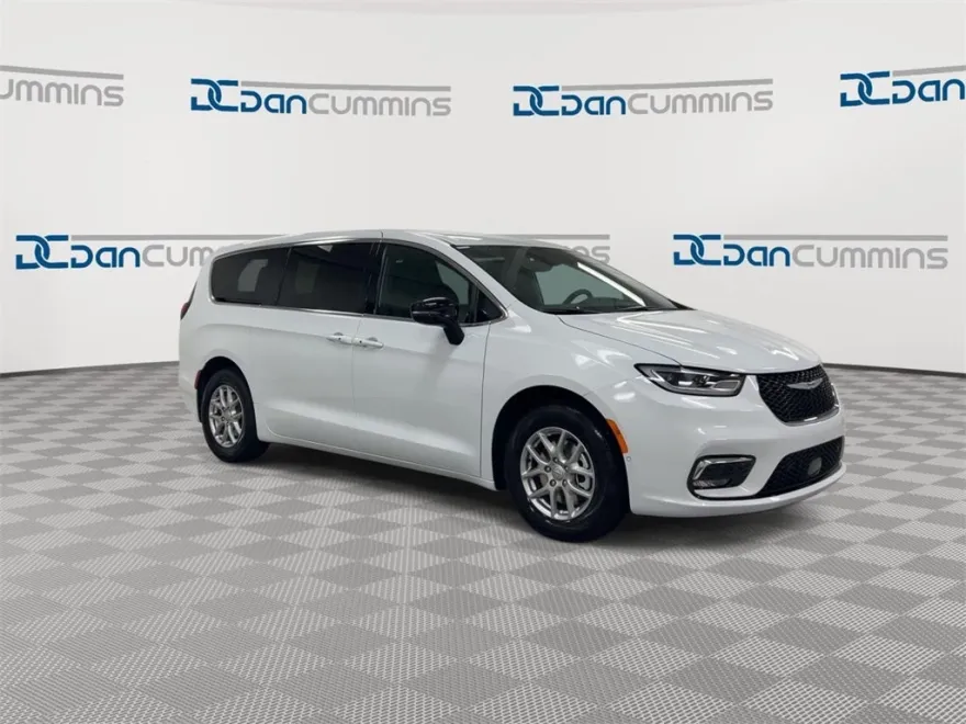 2026 Chrysler Pacifica photo 1