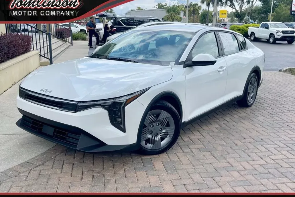 2025 Kia K4 LX photo 1