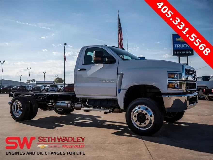 2024 Chevrolet Silverado 4500HD photo 1