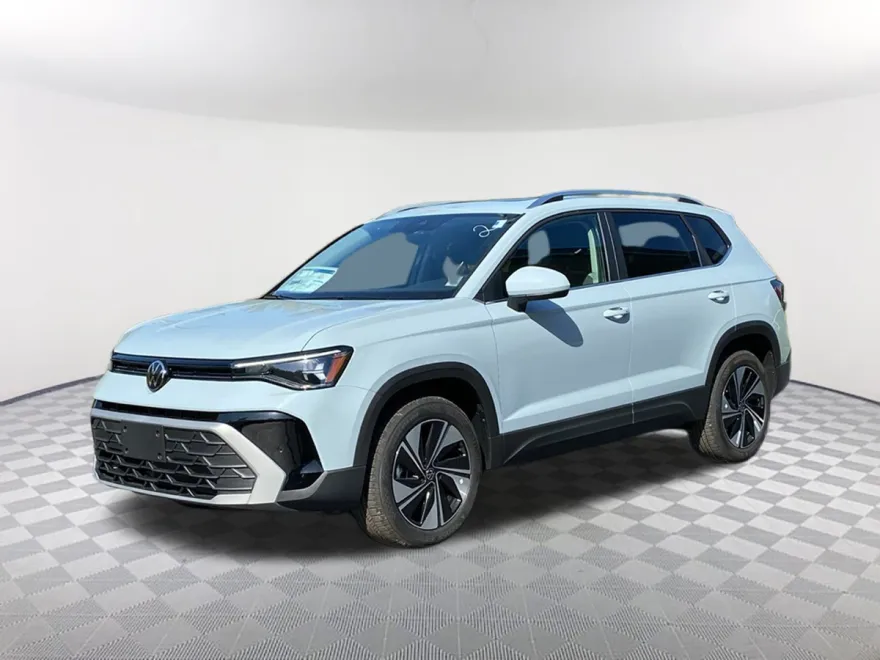 2025 Volkswagen Taos SE photo 1