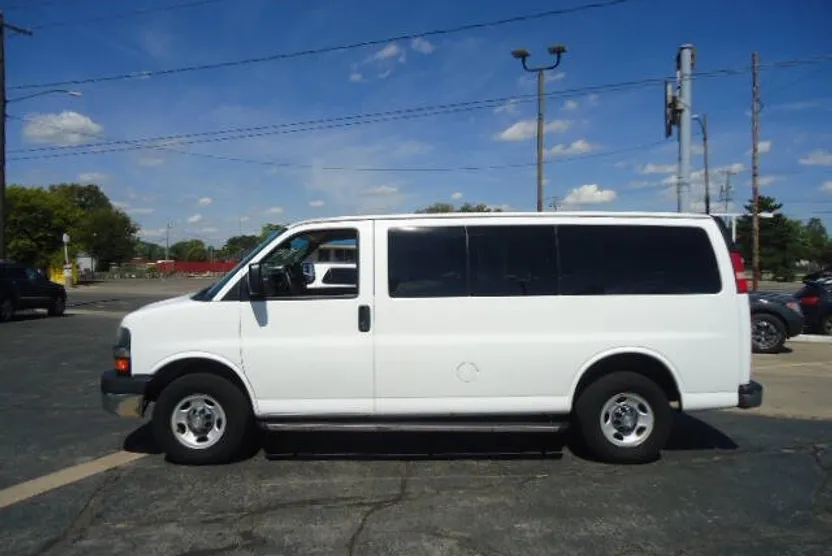 2013 Chevrolet Express 3500 Passenger Van photo 1