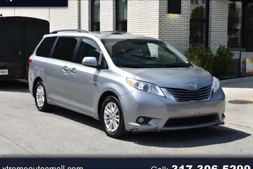 2017 Toyota Sienna Limited Premium photo 1