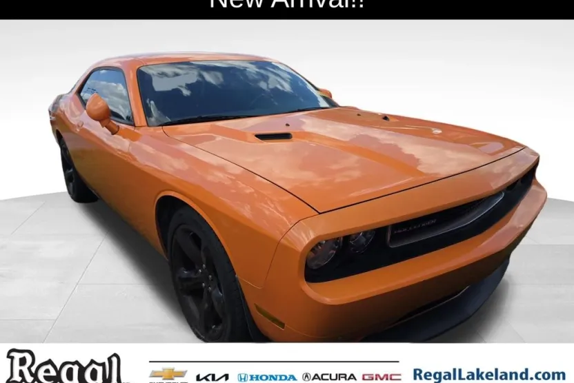 2014 Dodge Challenger SXT Plus photo 1