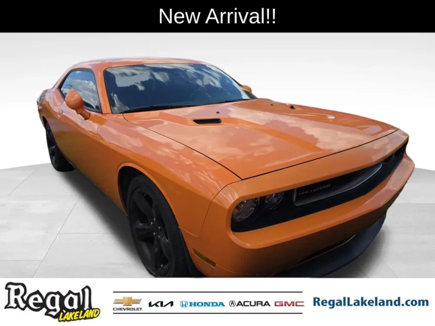 2014 Dodge Challenger SXT Plus photo 1