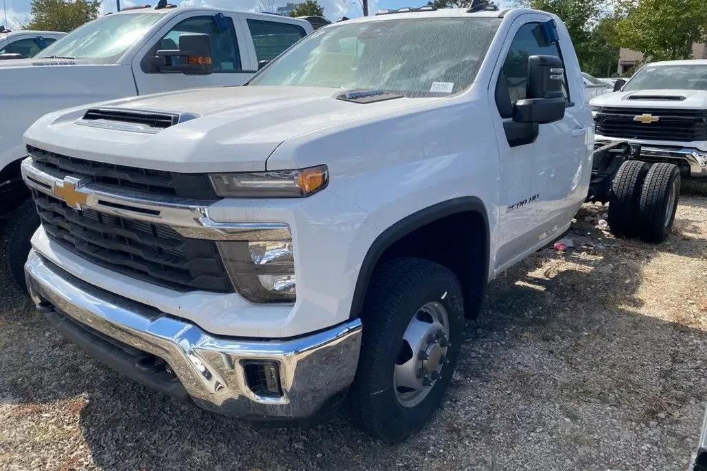 2024 Chevrolet Silverado 3500HD LT photo 1