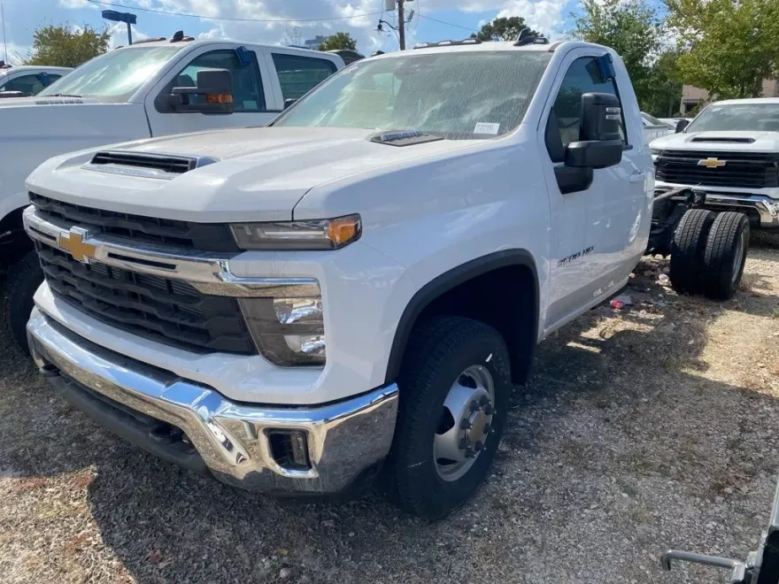 2024 Chevrolet Silverado 3500HD LT photo 1