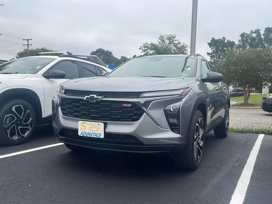 2025 Chevrolet Trax photo 1