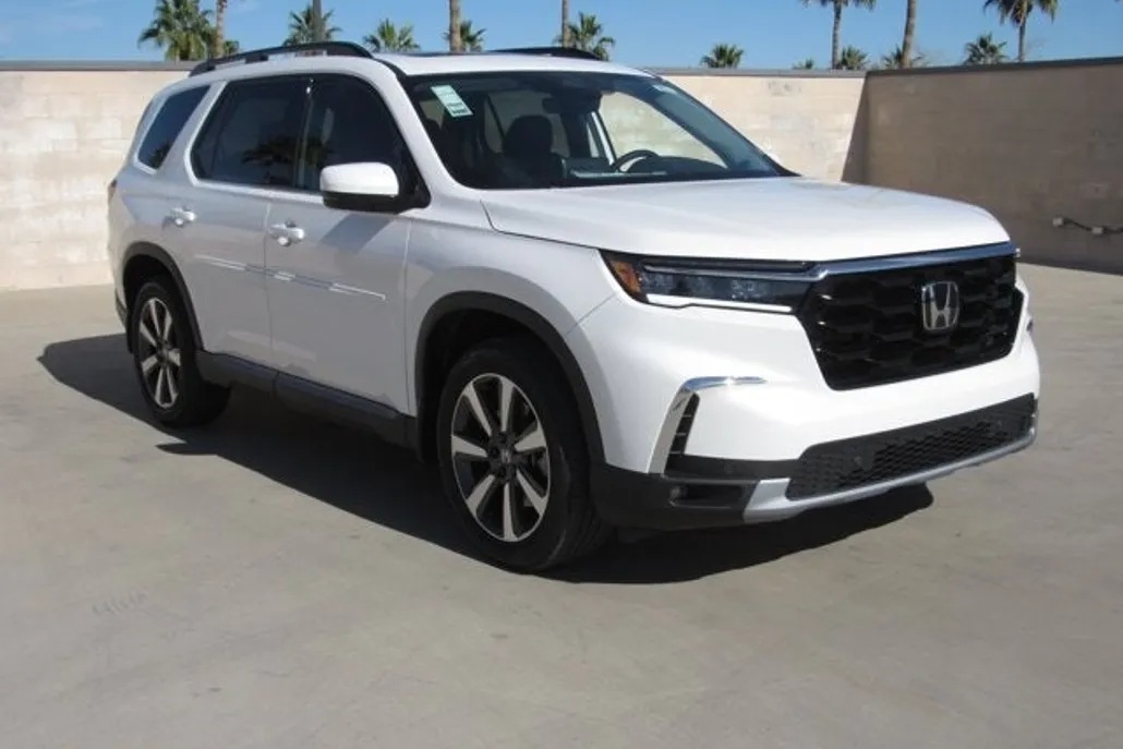 2025 Honda Pilot Touring photo 1