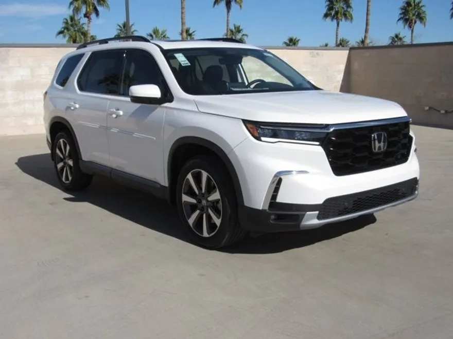 2025 Honda Pilot Touring photo 1