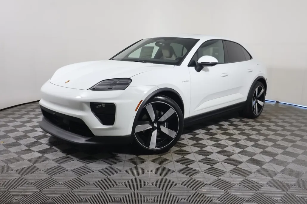 2025 Porsche Macan Electric photo 1