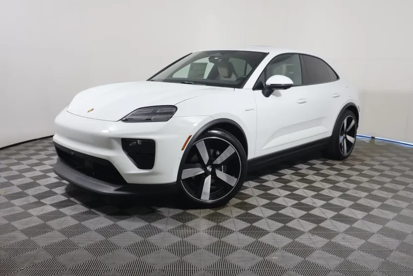 2025 Porsche Macan Electric photo 1