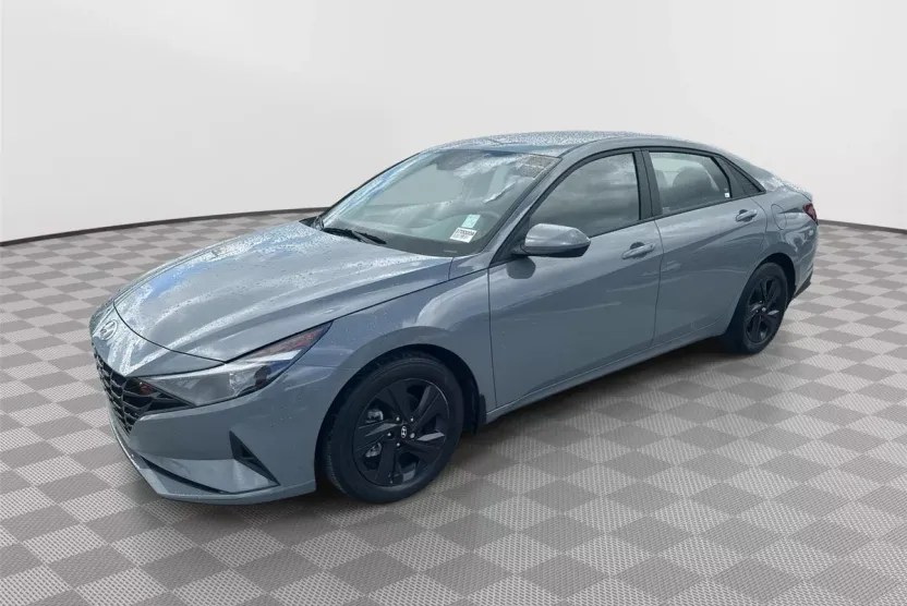 2022 Hyundai Elantra SEL photo 1