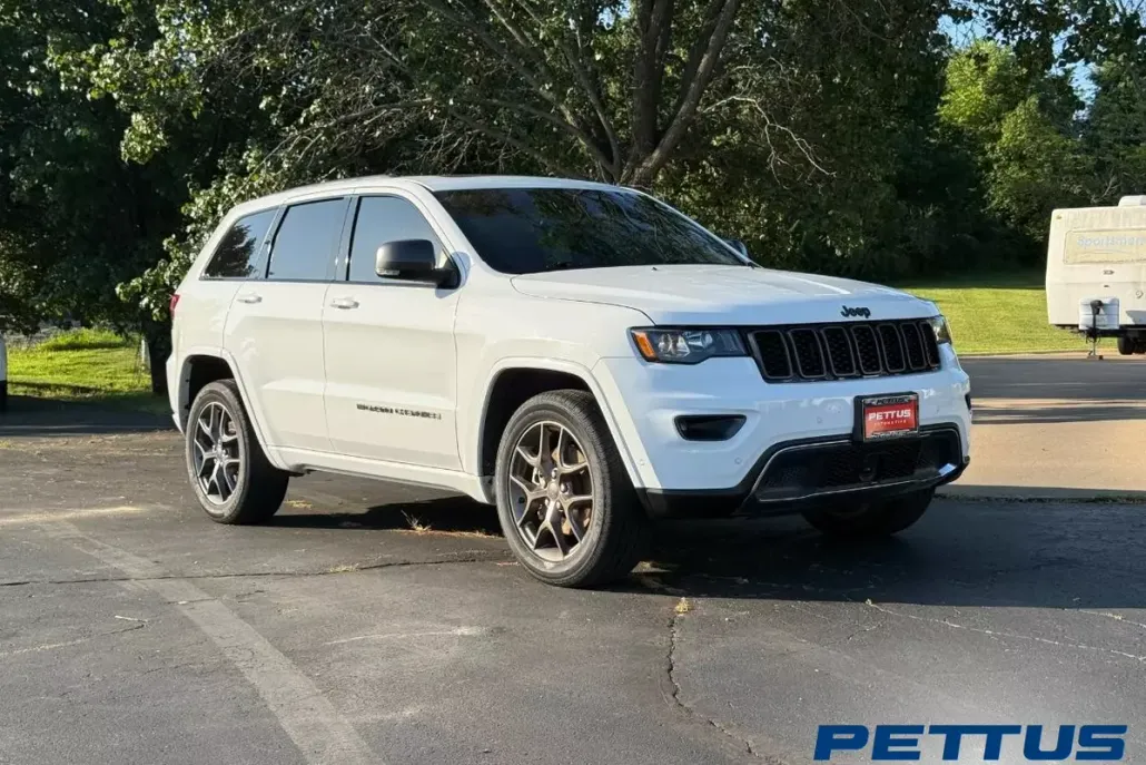 2021 Jeep Grand Cherokee Anniversary Edition photo 1