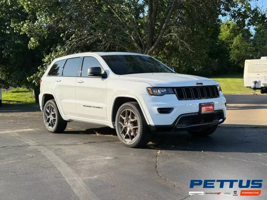 2021 Jeep Grand Cherokee Anniversary Edition photo 1