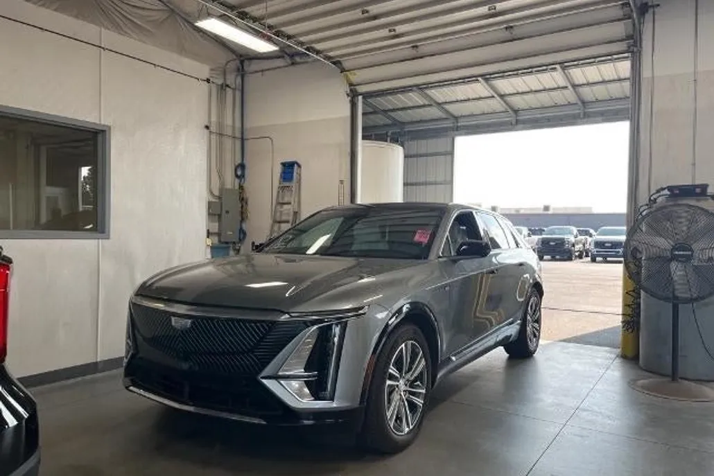 2024 Cadillac Lyriq Luxury photo 1