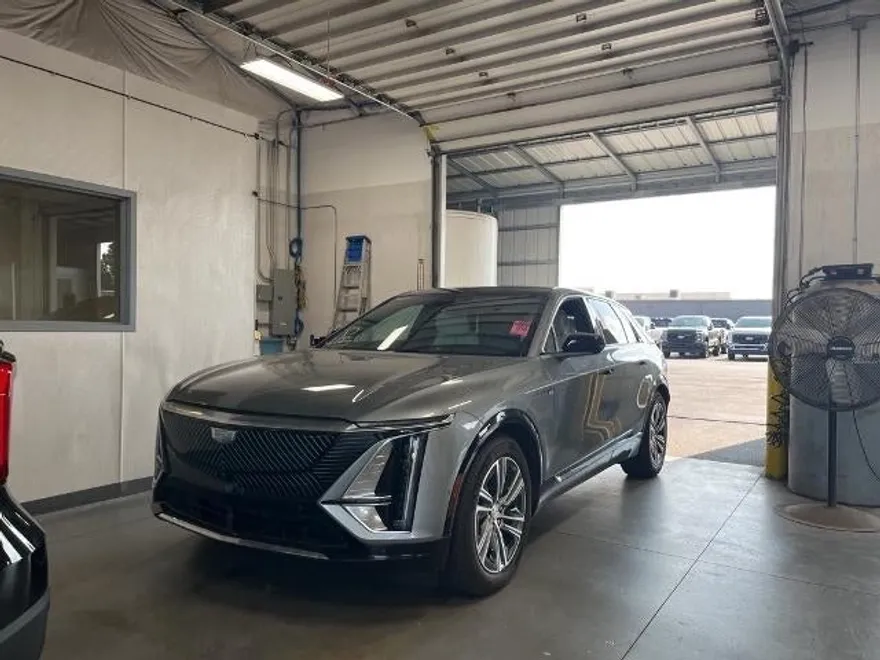 2024 Cadillac Lyriq Luxury photo 1